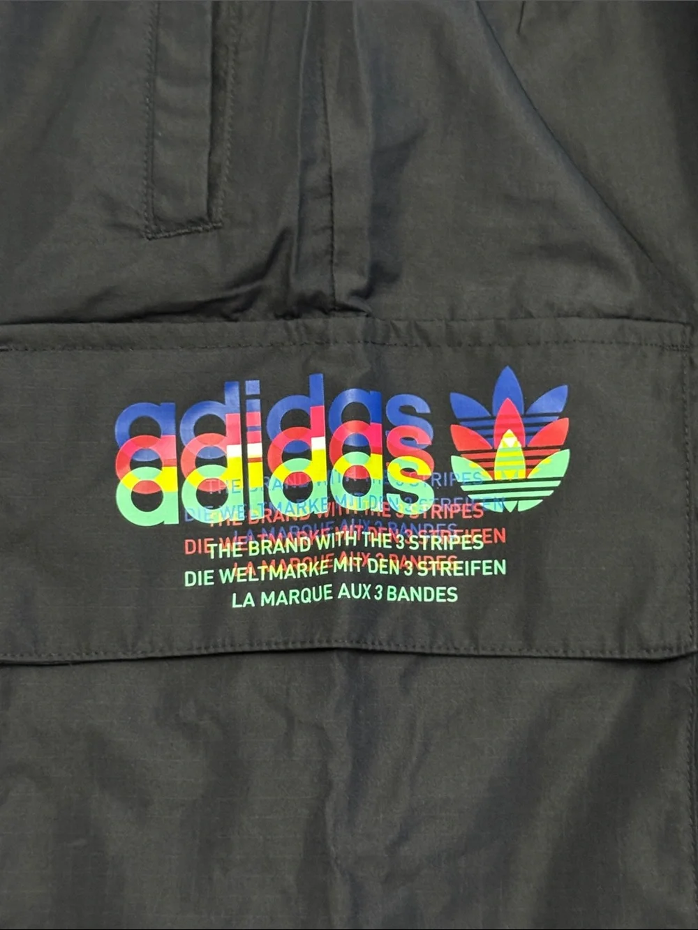 Adidas Originals Cargo Shorts Black Logo Print Men’s Medium HK5156